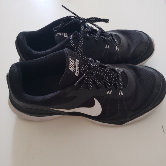 Nike Shoes - Nike Flex TR Black/White Shoes